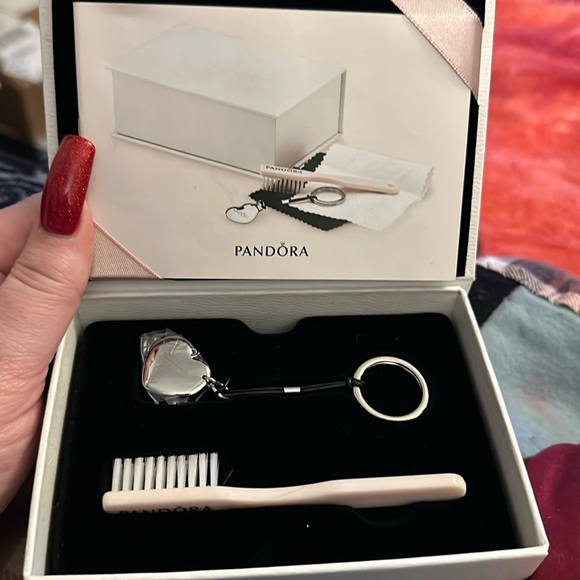 Item number 104 Pandora care kit new inbox - Picture 1 of 1